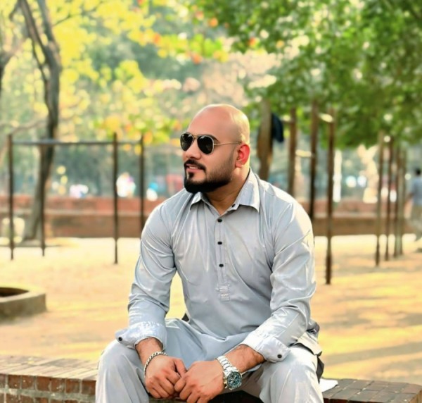 Mh, 30, Dhaka Bangladesh