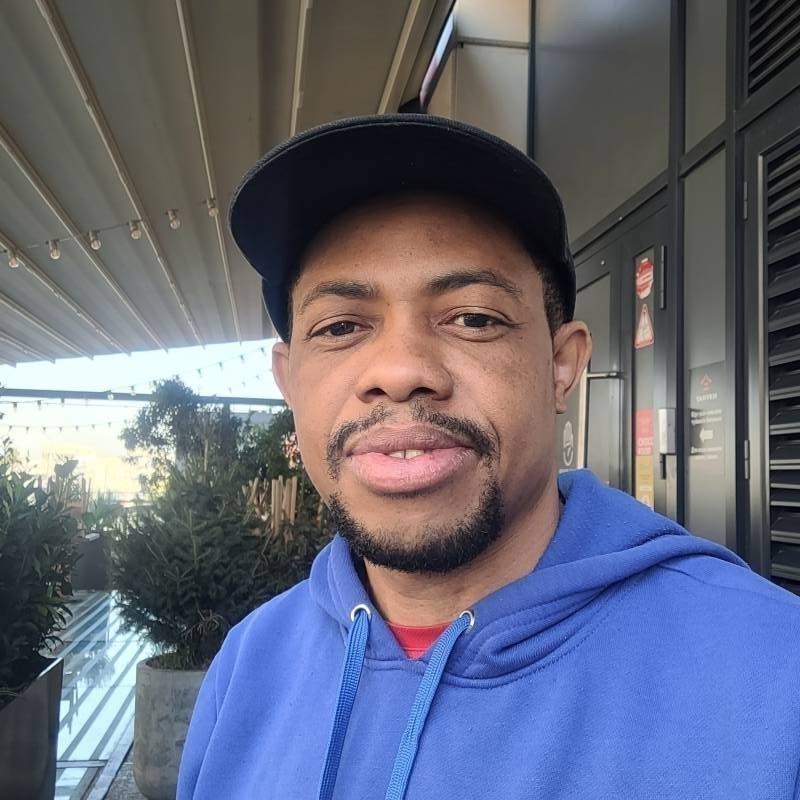 Lucky, 40, Now live in Qatar Doha