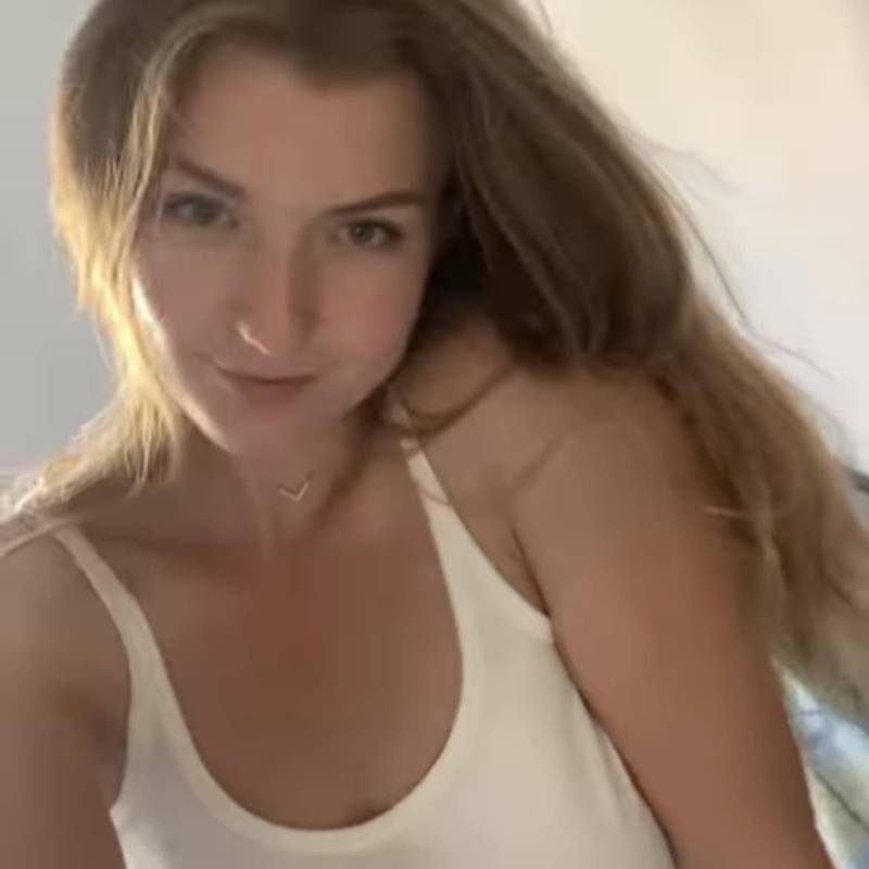 Evelyne, 37