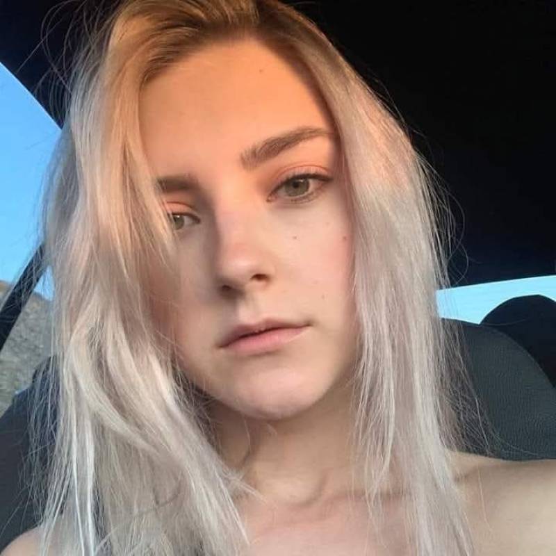 Charlotte, 31, Uk