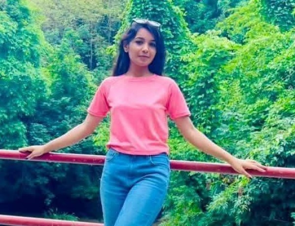 Annisha, 19, Dhaka Bangladesh