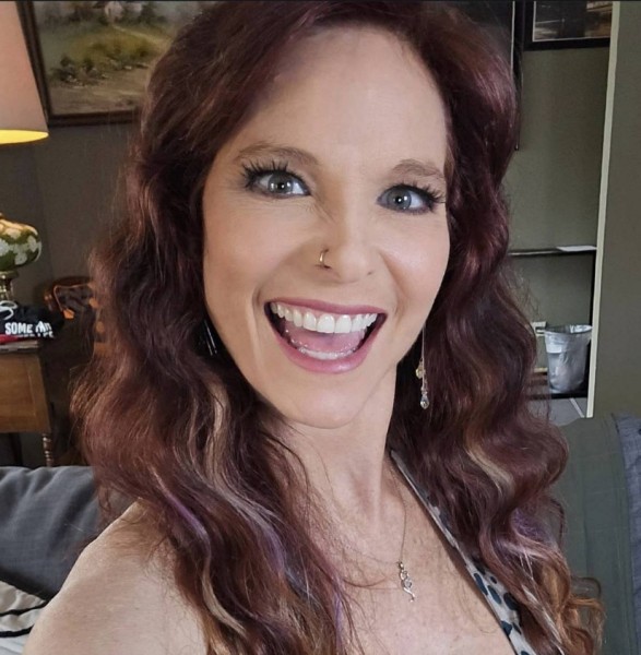 Elizabeth, 42, GERMANY