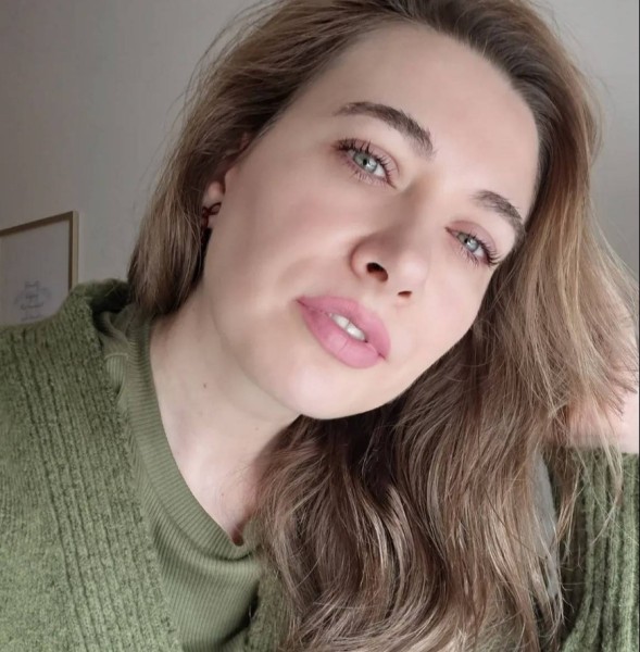Sarah, 43, Currently UK moving to Ukraine