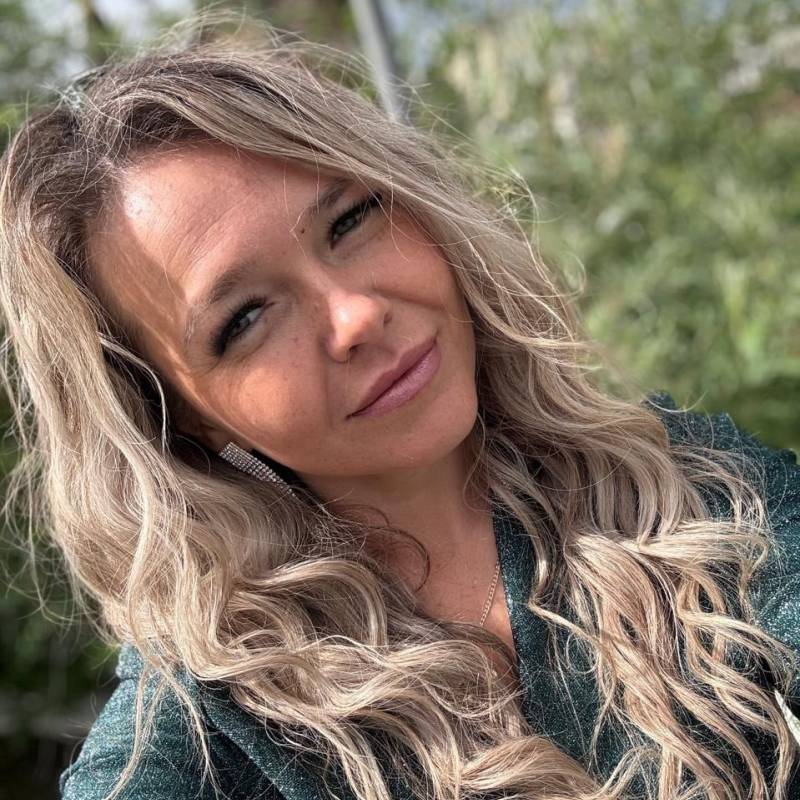 Emma, 40, Current in pakistan