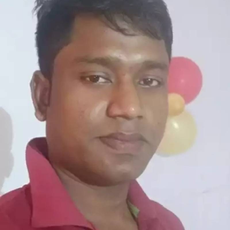 Akash, 32, garland