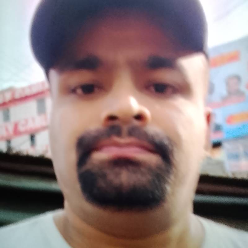 M M, 30, Uk