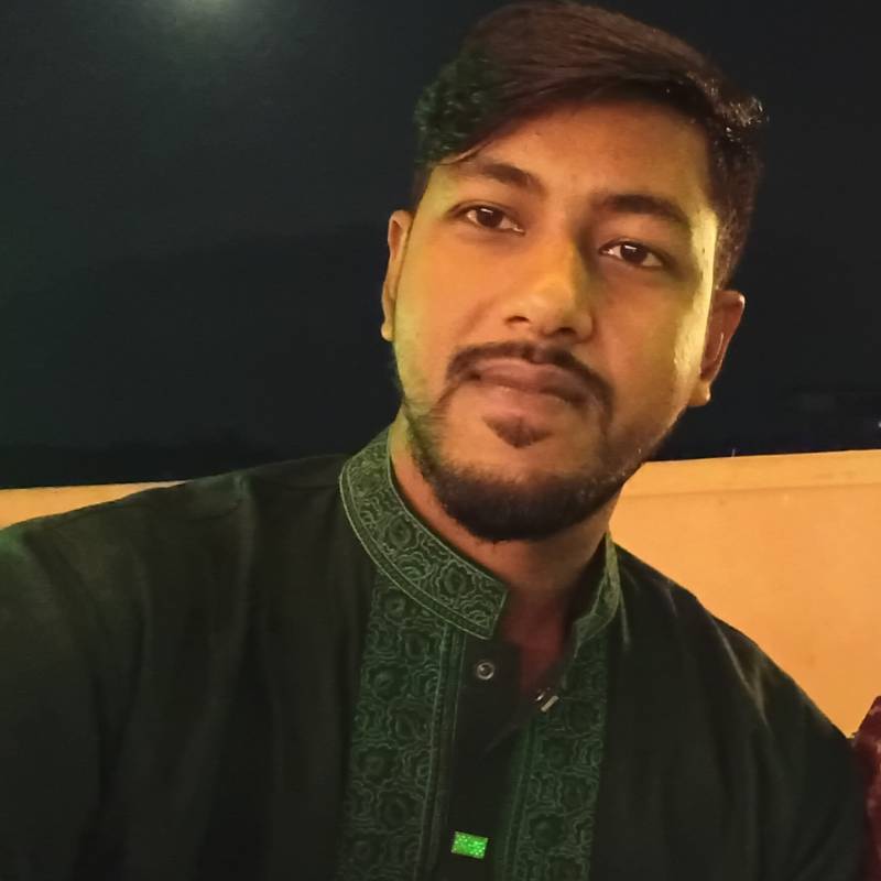 Khan, 28, garland
