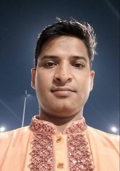 Raja, 27, garland