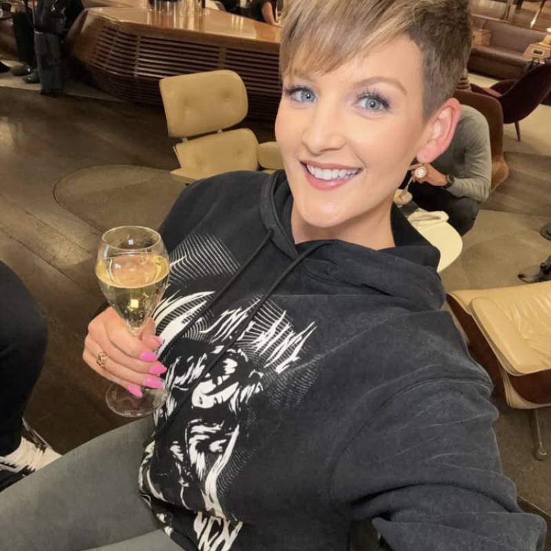 https://es.fivedate.com dating Martinebrooks in Canadá
