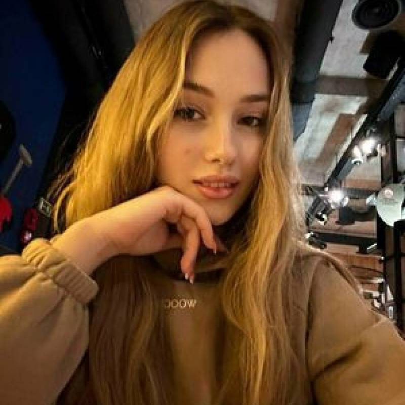 https://es.fivedate.com dating Alinaab in Alemania