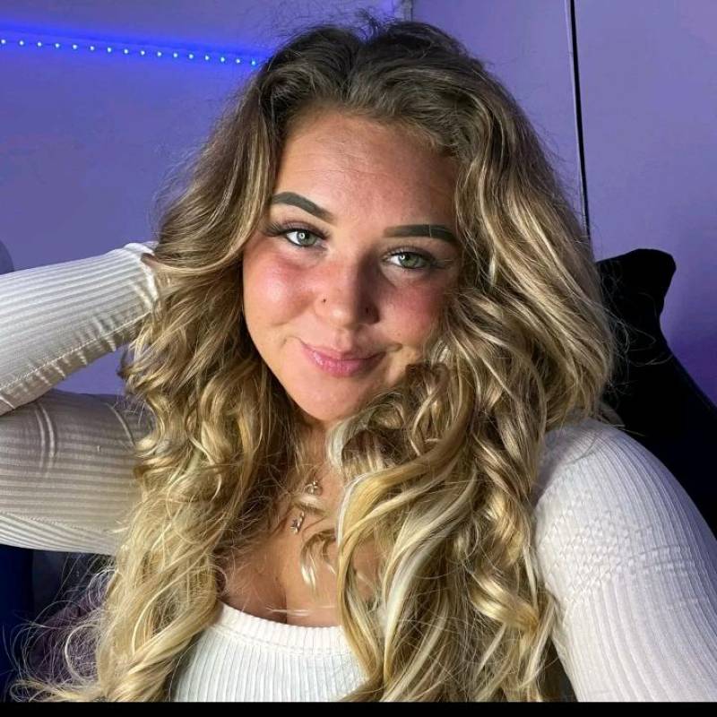 https://es.fivedate.com dating EllaRose in Alemania