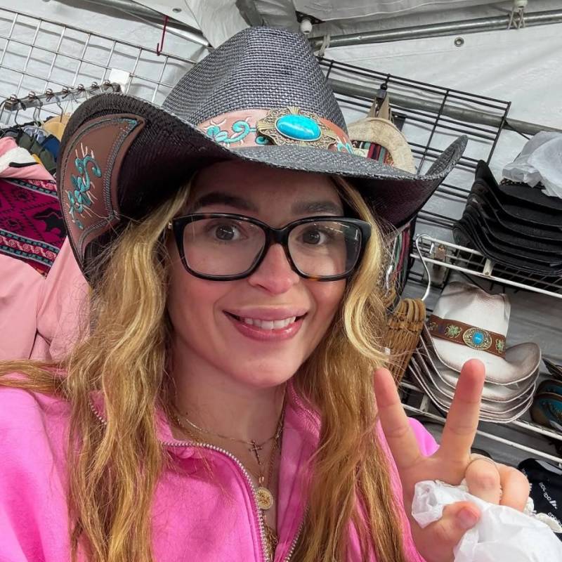 LizzyGreene47905 dating