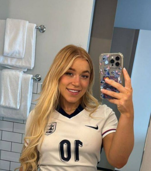 ElleBrooke22950 dating
